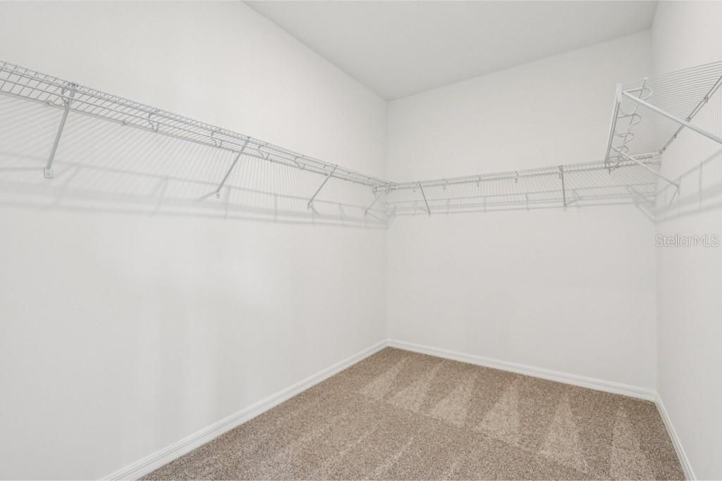 Activo con contrato: $599,990 (4 camas, 3 baños, 3074 Pies cuadrados)