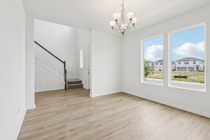 Activo con contrato: $599,990 (4 camas, 3 baños, 3074 Pies cuadrados)