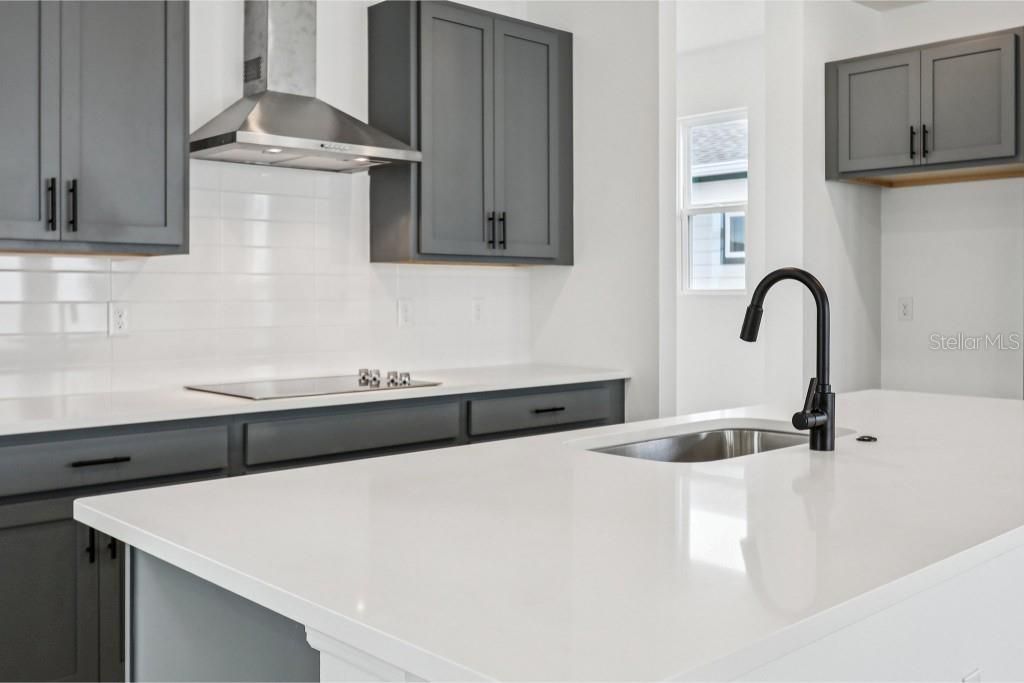 Activo con contrato: $599,990 (4 camas, 3 baños, 3074 Pies cuadrados)