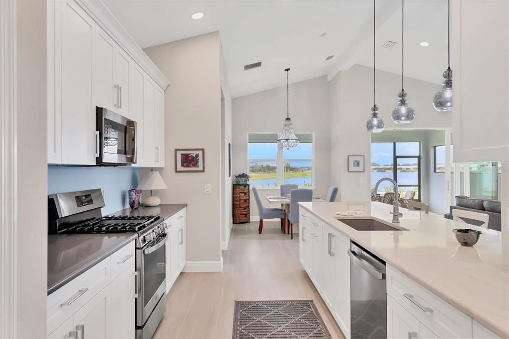 Active With Contract: $3,895 (3 beds, 2 baths, 2282 Square Feet)