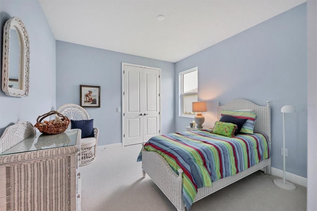 Active With Contract: $3,895 (3 beds, 2 baths, 2282 Square Feet)