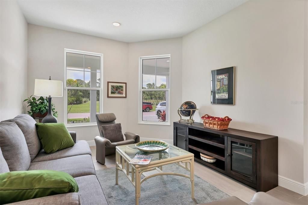 Active With Contract: $3,895 (3 beds, 2 baths, 2282 Square Feet)