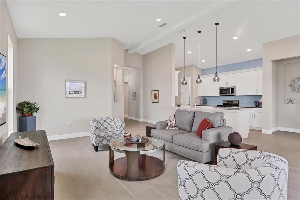 Active With Contract: $3,895 (3 beds, 2 baths, 2282 Square Feet)