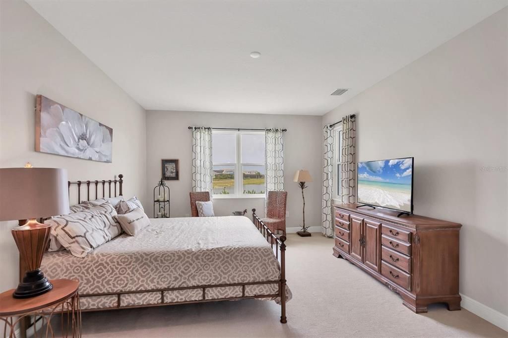 Active With Contract: $3,895 (3 beds, 2 baths, 2282 Square Feet)