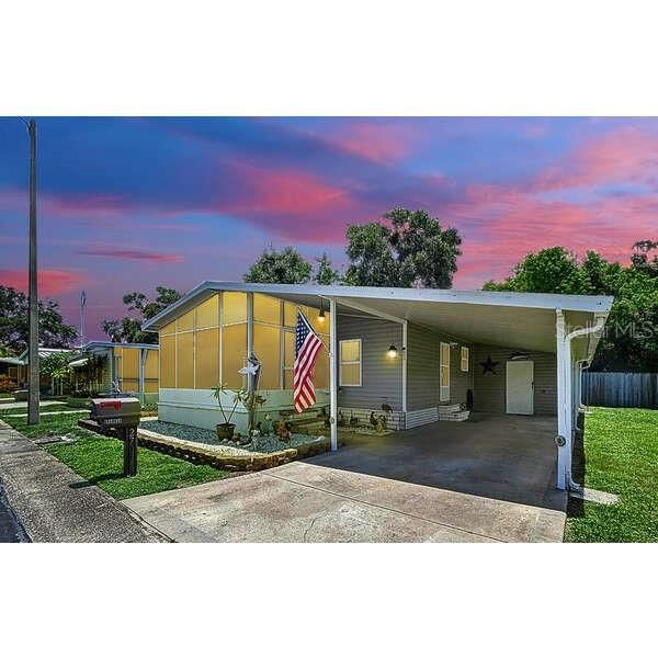 For Sale: $139,000 (2 beds, 2 baths, 864 Square Feet)