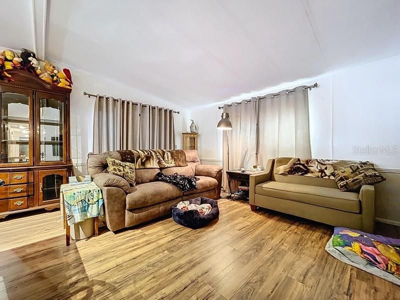 For Sale: $139,000 (2 beds, 2 baths, 864 Square Feet)