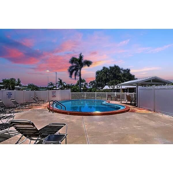 For Sale: $139,000 (2 beds, 2 baths, 864 Square Feet)