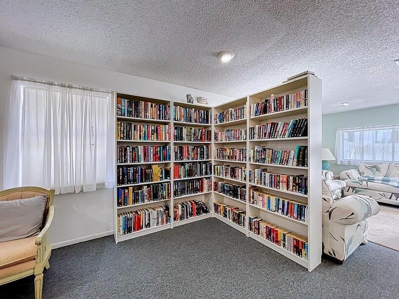 For Sale: $139,000 (2 beds, 2 baths, 864 Square Feet)