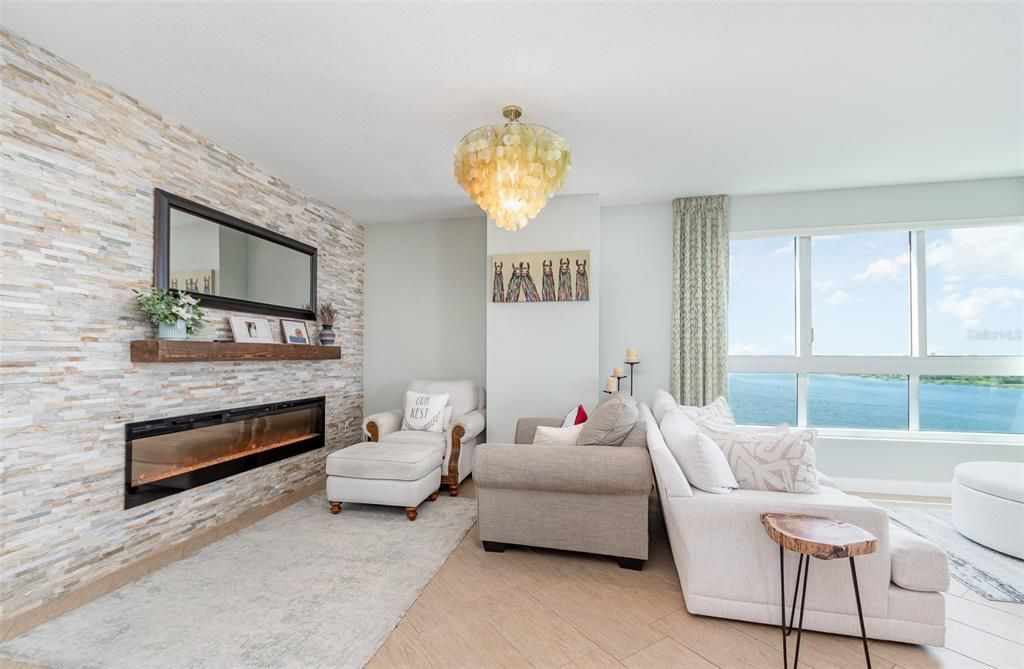 For Sale: $669,900 (3 beds, 3 baths, 2085 Square Feet)