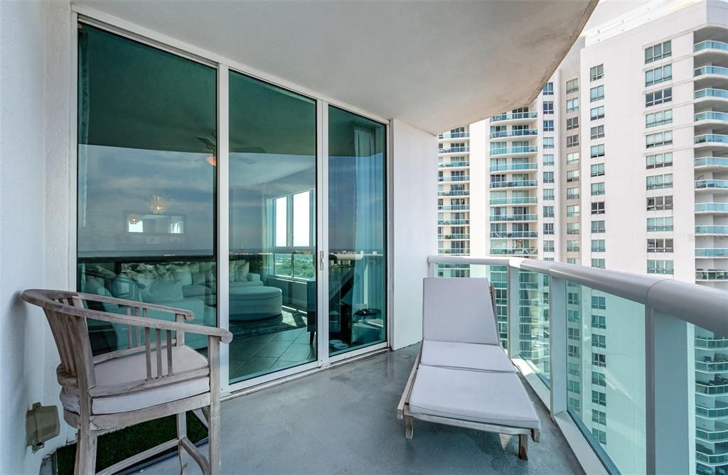 For Sale: $669,900 (3 beds, 3 baths, 2085 Square Feet)