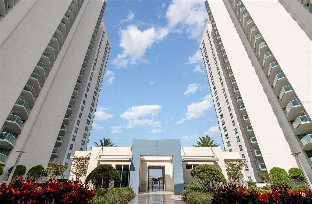 For Sale: $669,900 (3 beds, 3 baths, 2085 Square Feet)