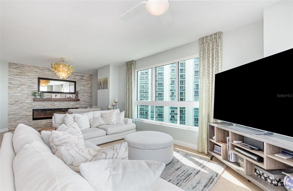 For Sale: $669,900 (3 beds, 3 baths, 2085 Square Feet)