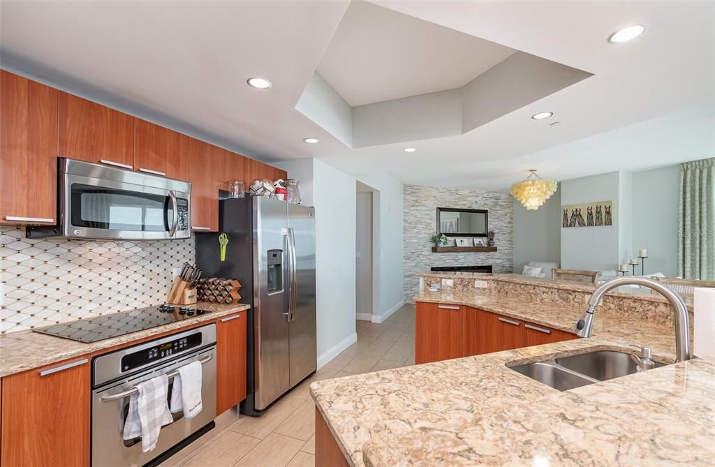 For Sale: $669,900 (3 beds, 3 baths, 2085 Square Feet)