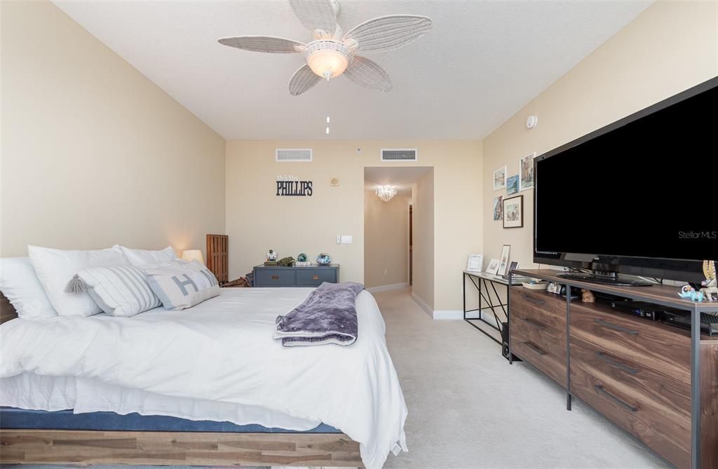 For Sale: $669,900 (3 beds, 3 baths, 2085 Square Feet)