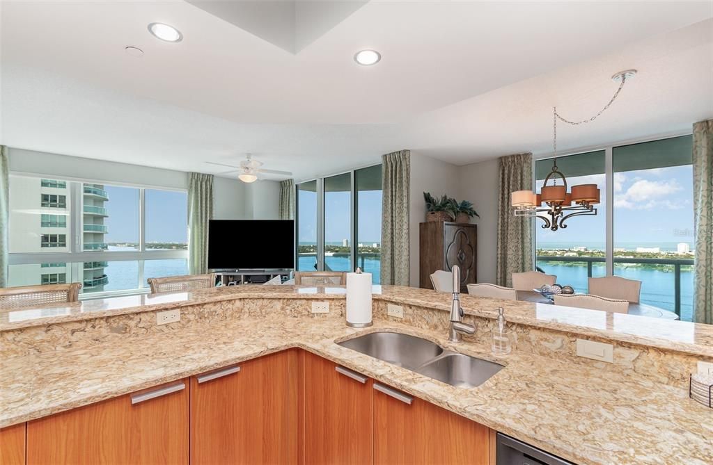 For Sale: $669,900 (3 beds, 3 baths, 2085 Square Feet)