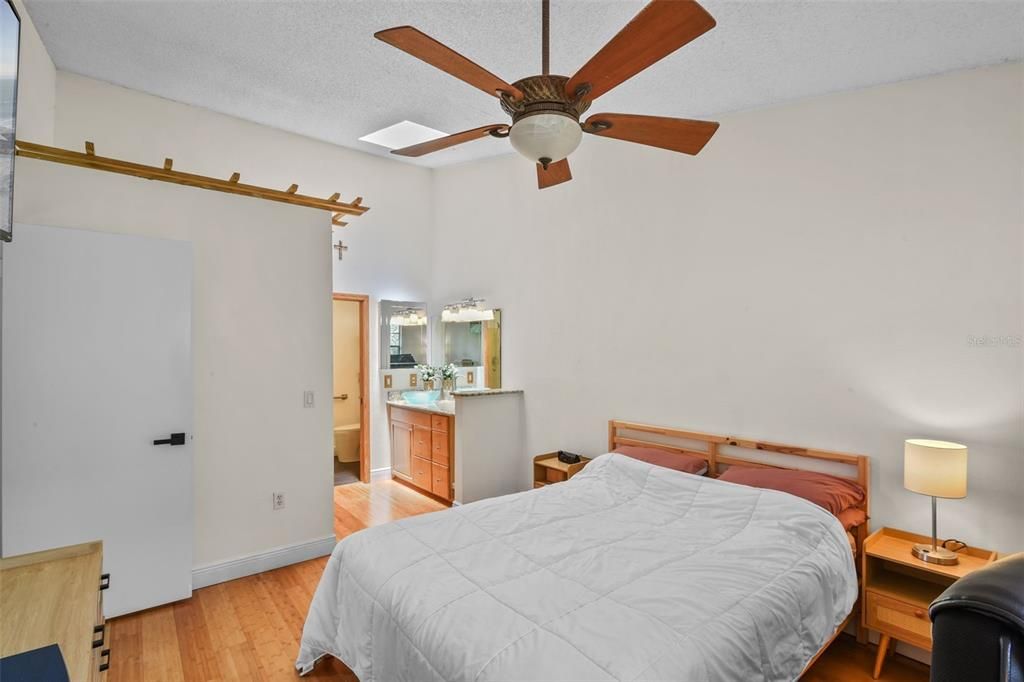 En Venta: $240,000 (2 camas, 2 baños, 985 Pies cuadrados)