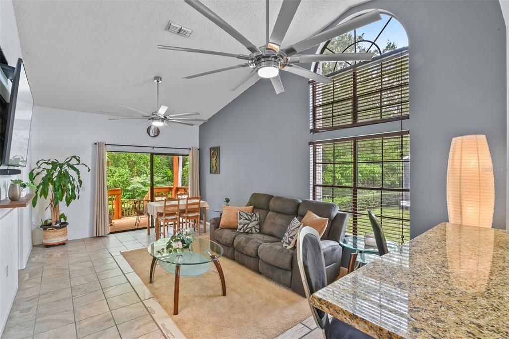 En Venta: $240,000 (2 camas, 2 baños, 985 Pies cuadrados)