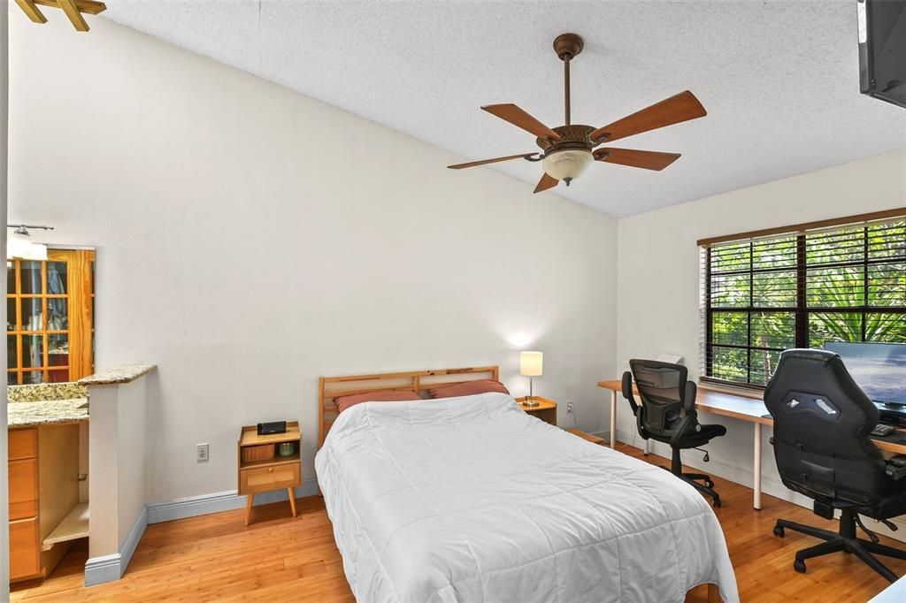 En Venta: $240,000 (2 camas, 2 baños, 985 Pies cuadrados)