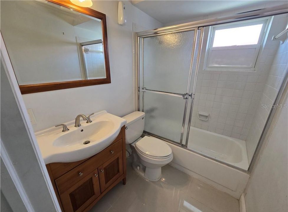 Activo con contrato: $184,900 (2 camas, 2 baños, 988 Pies cuadrados)