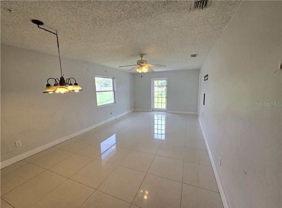 Activo con contrato: $184,900 (2 camas, 2 baños, 988 Pies cuadrados)