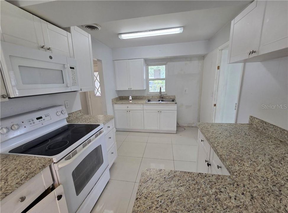 Activo con contrato: $184,900 (2 camas, 2 baños, 988 Pies cuadrados)