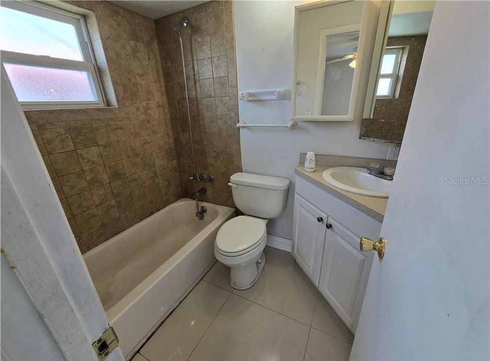 Activo con contrato: $184,900 (2 camas, 2 baños, 988 Pies cuadrados)