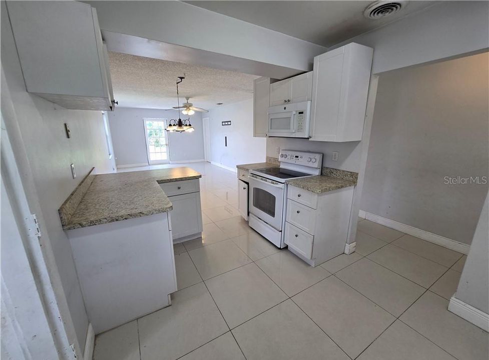 Activo con contrato: $184,900 (2 camas, 2 baños, 988 Pies cuadrados)