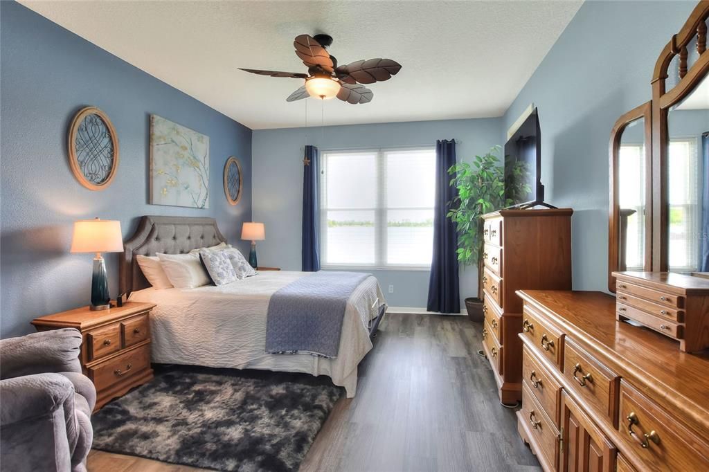 На продажу: $309,500 (2 спален, 2 ванн, 1722 Квадратных фут)