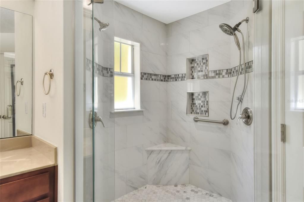 На продажу: $309,500 (2 спален, 2 ванн, 1722 Квадратных фут)