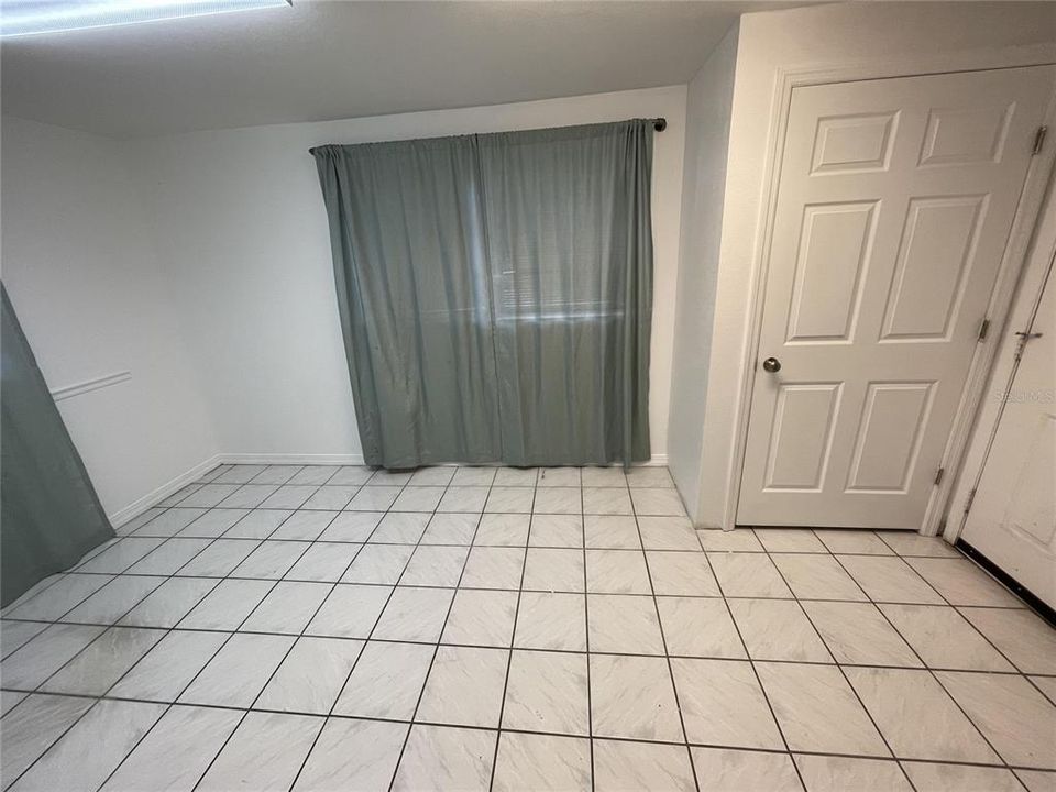 出租: $1,100 (1 贝兹, 1 浴室, 800 平方英尺)