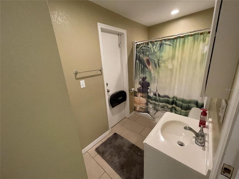 出租: $1,100 (1 贝兹, 1 浴室, 800 平方英尺)