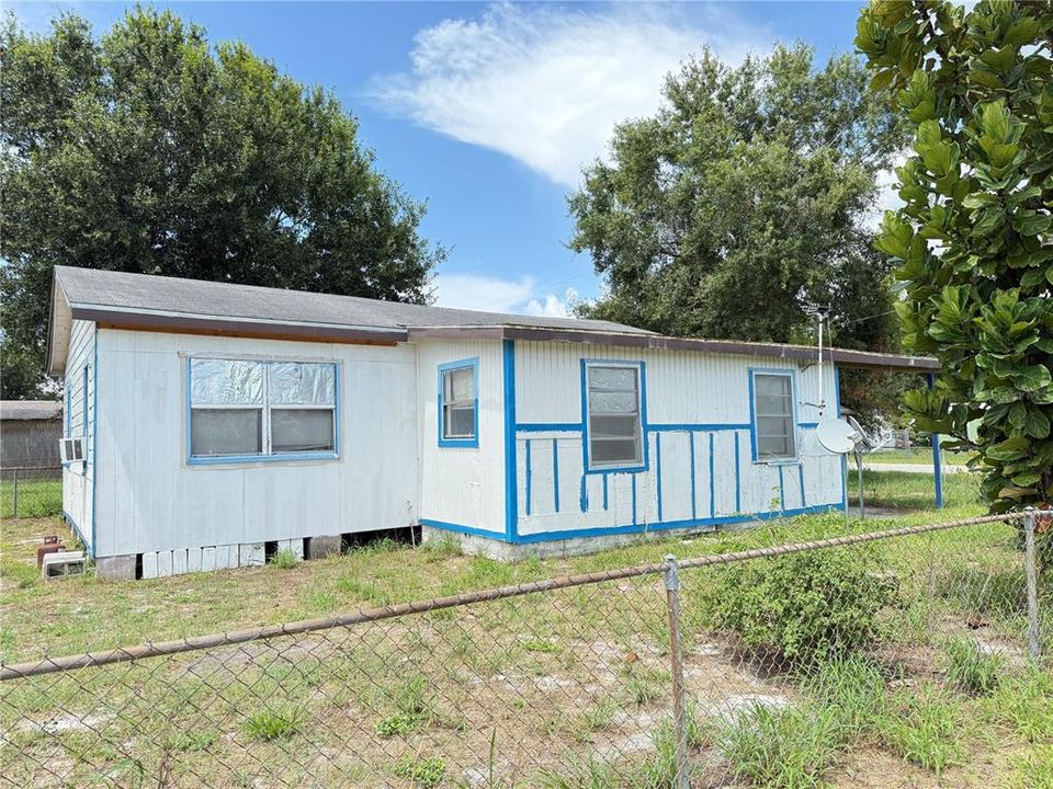 Под контрактом: $110,000 (2 спален, 1 ванн, 816 Квадратных фут)