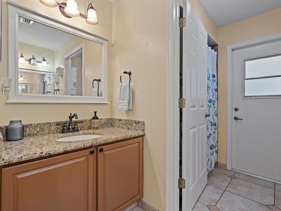 待售: $774,900 (4 贝兹, 2 浴室, 2111 平方英尺)