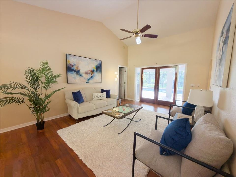 待售: $774,900 (4 贝兹, 2 浴室, 2111 平方英尺)