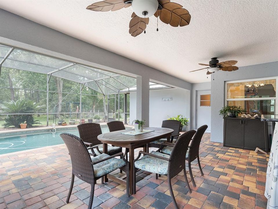 待售: $774,900 (4 贝兹, 2 浴室, 2111 平方英尺)