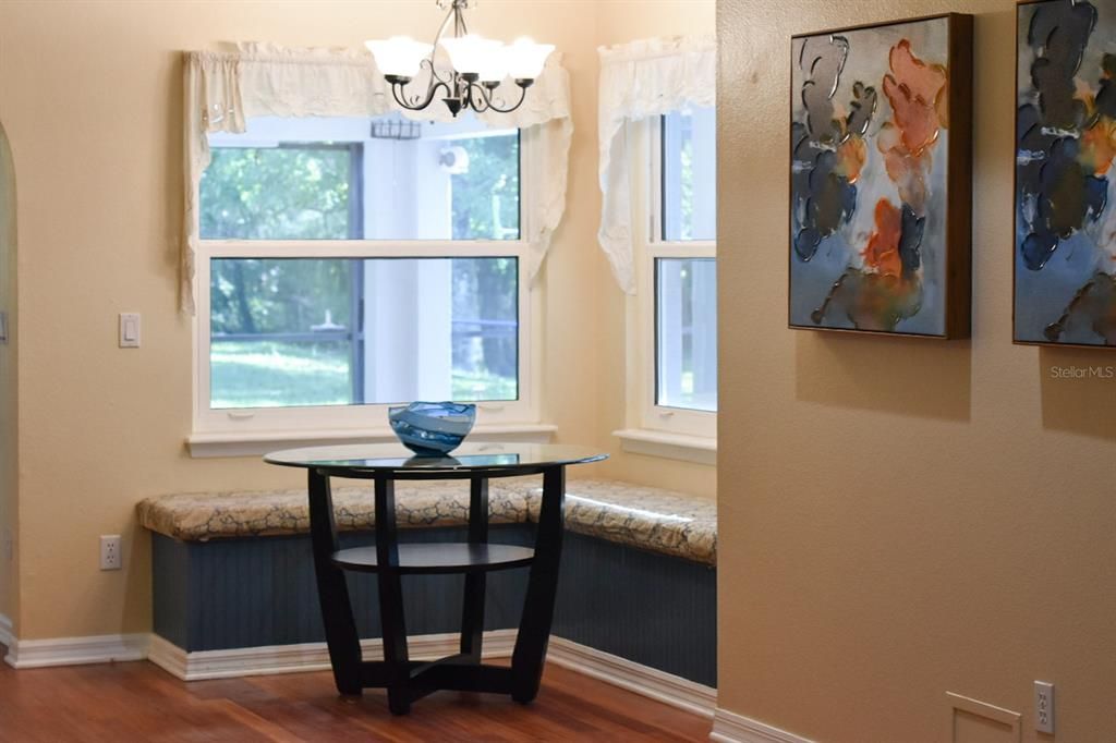 待售: $774,900 (4 贝兹, 2 浴室, 2111 平方英尺)