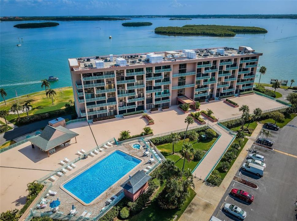 Active With Contract: $2,600 (2 beds, 2 baths, 1175 Square Feet)