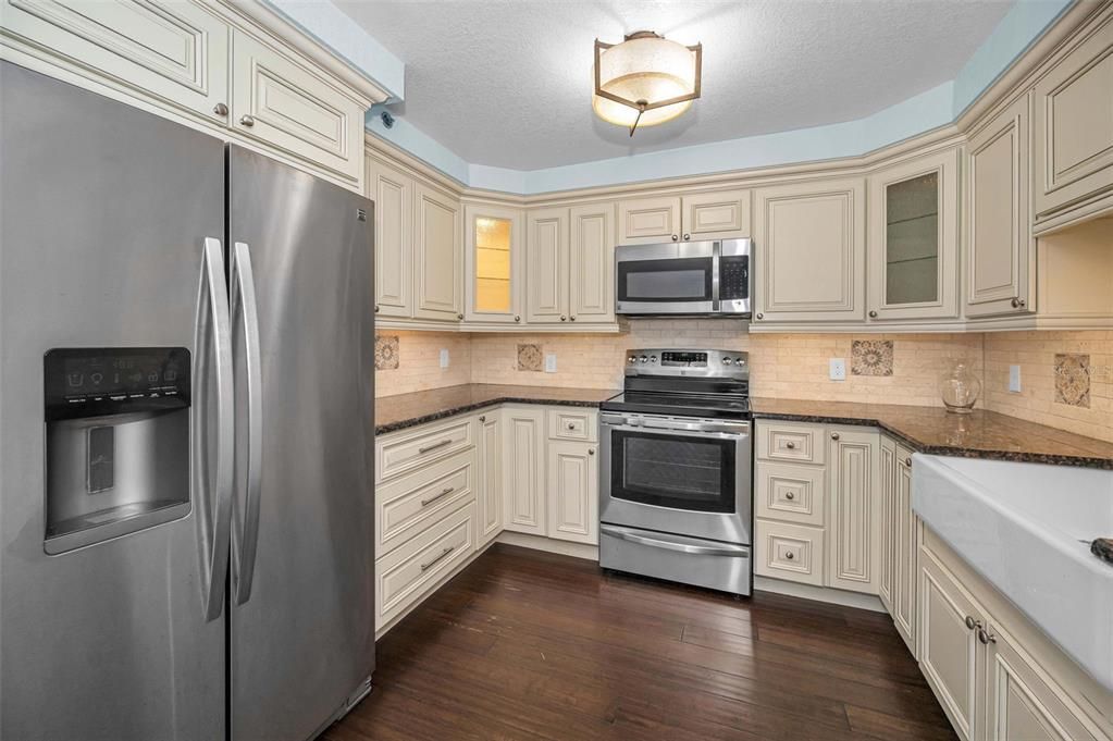 Active With Contract: $2,600 (2 beds, 2 baths, 1175 Square Feet)