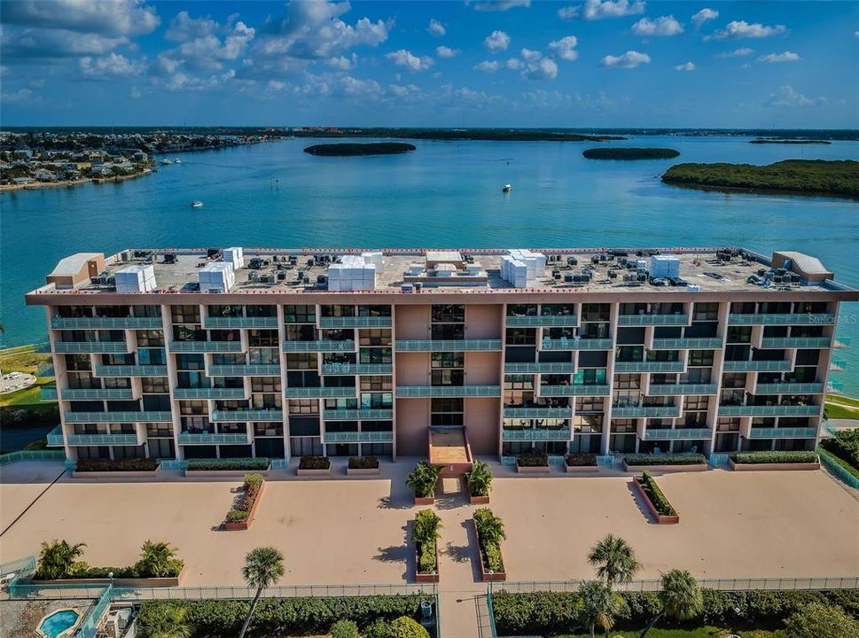 Active With Contract: $2,600 (2 beds, 2 baths, 1175 Square Feet)