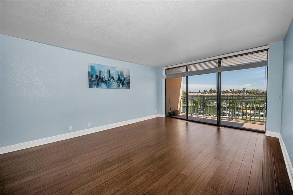 Active With Contract: $2,600 (2 beds, 2 baths, 1175 Square Feet)