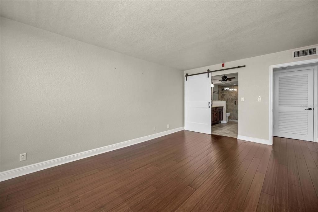 Active With Contract: $2,600 (2 beds, 2 baths, 1175 Square Feet)