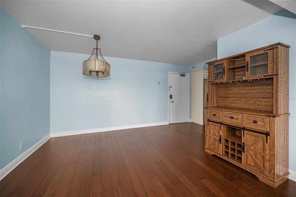 Active With Contract: $2,600 (2 beds, 2 baths, 1175 Square Feet)