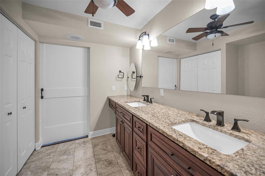 Active With Contract: $2,600 (2 beds, 2 baths, 1175 Square Feet)