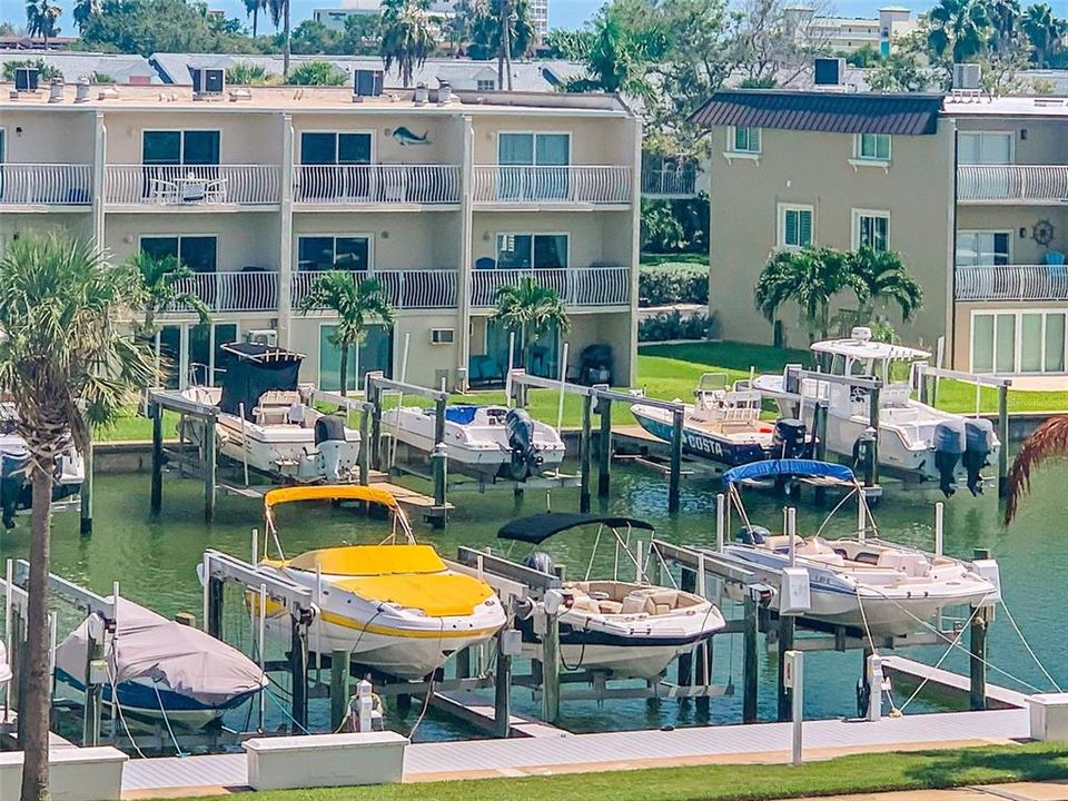 Active With Contract: $2,600 (2 beds, 2 baths, 1175 Square Feet)