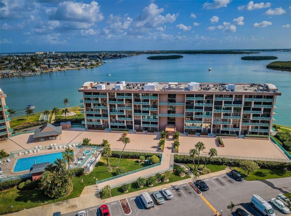 Active With Contract: $2,600 (2 beds, 2 baths, 1175 Square Feet)