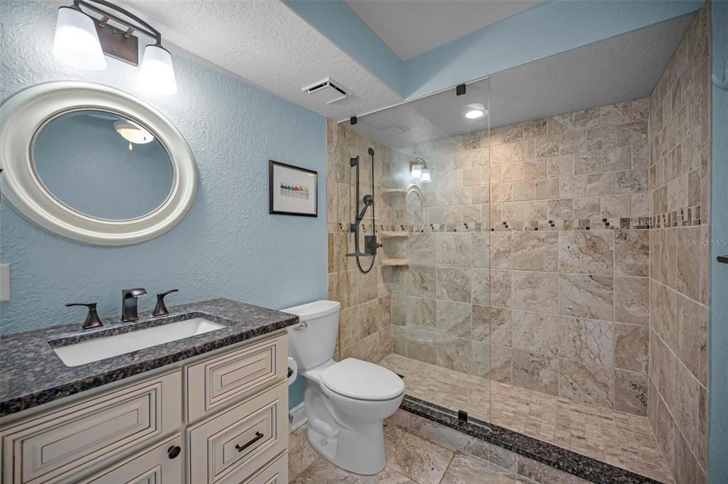 Active With Contract: $2,600 (2 beds, 2 baths, 1175 Square Feet)