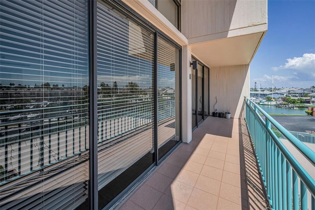 Active With Contract: $2,600 (2 beds, 2 baths, 1175 Square Feet)