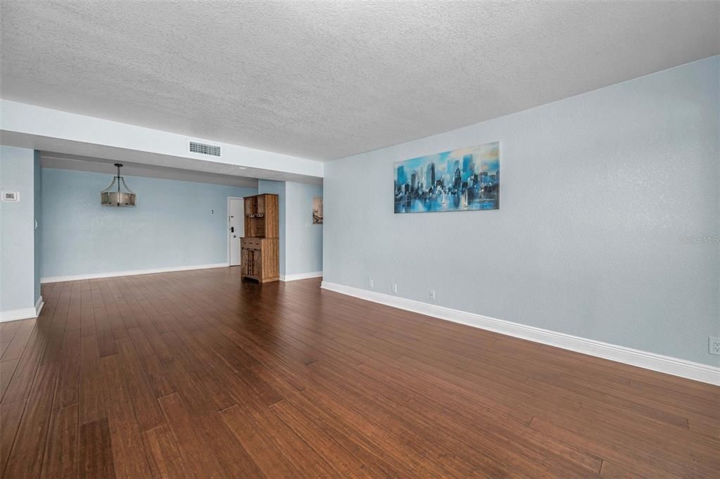 Active With Contract: $2,600 (2 beds, 2 baths, 1175 Square Feet)