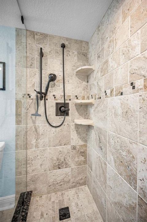 Active With Contract: $2,600 (2 beds, 2 baths, 1175 Square Feet)