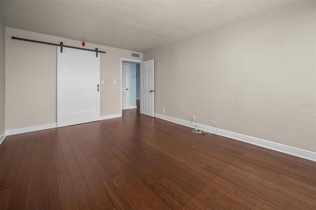 Active With Contract: $2,600 (2 beds, 2 baths, 1175 Square Feet)